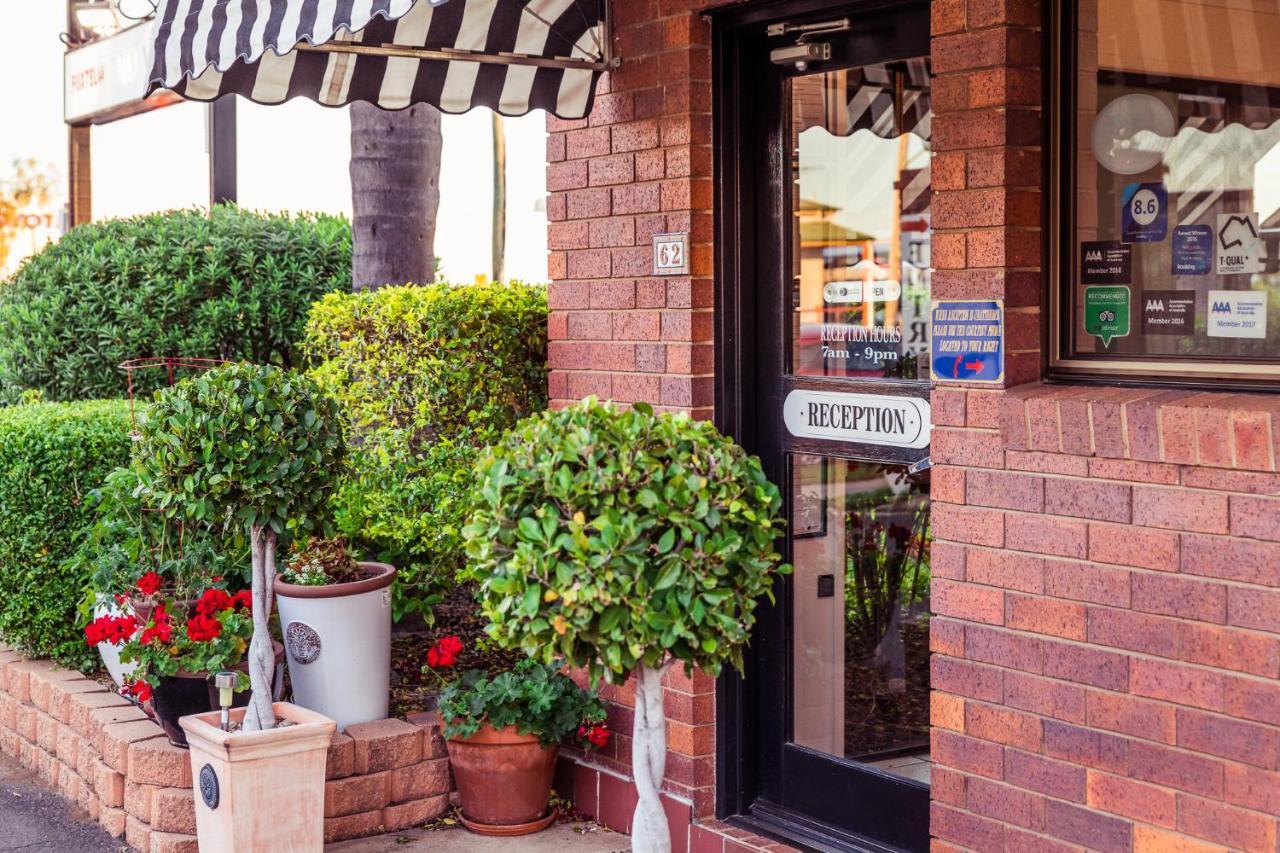 Country Pathfinder Motor Inn Dalby Exterior photo